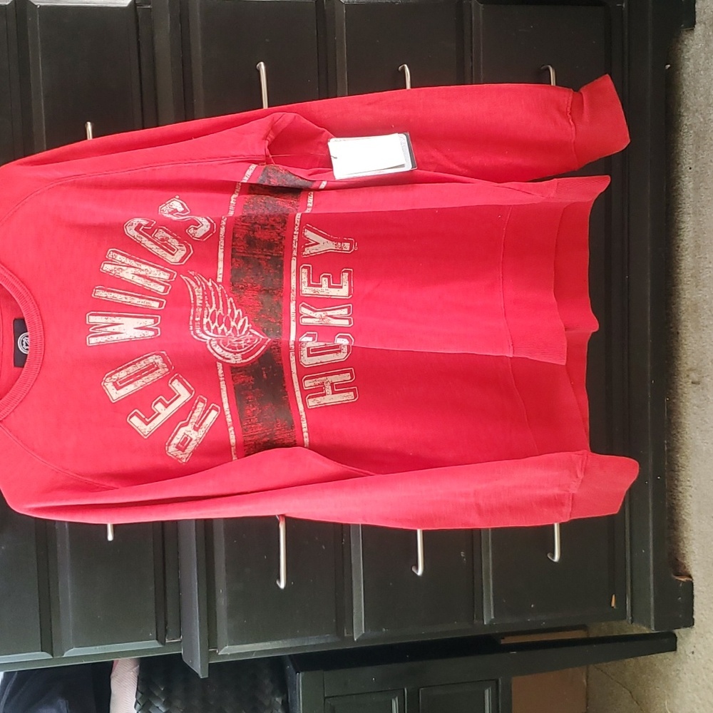 Mens Detroit Red Wings shirt brand